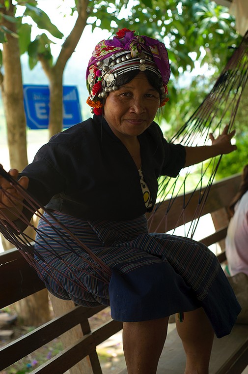 Laos, Xieng Kok, kobieta Akha (Na północy Tajlandii i Laosu)